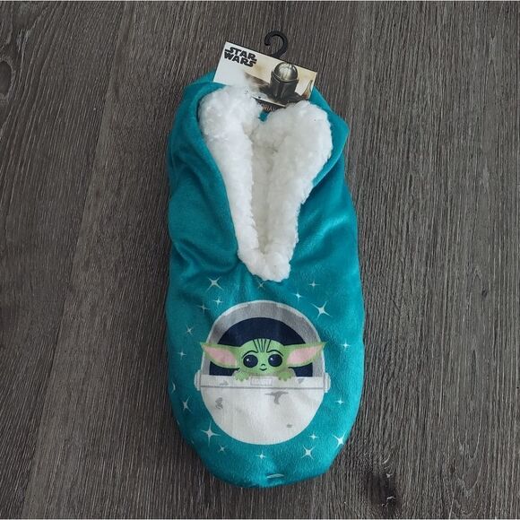 STAR WARS THE MANDALORIAN BABY YODA SLIPPER SOCKS SHOE SIZE 4-10 - Picture 1 of 3